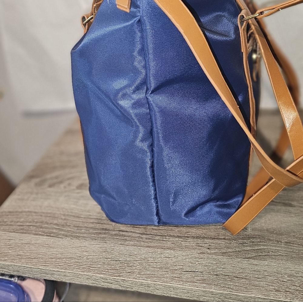 Designer Inspired Navy and Tan Tote Bag~ LIKE NEW - Picture 4 of 9